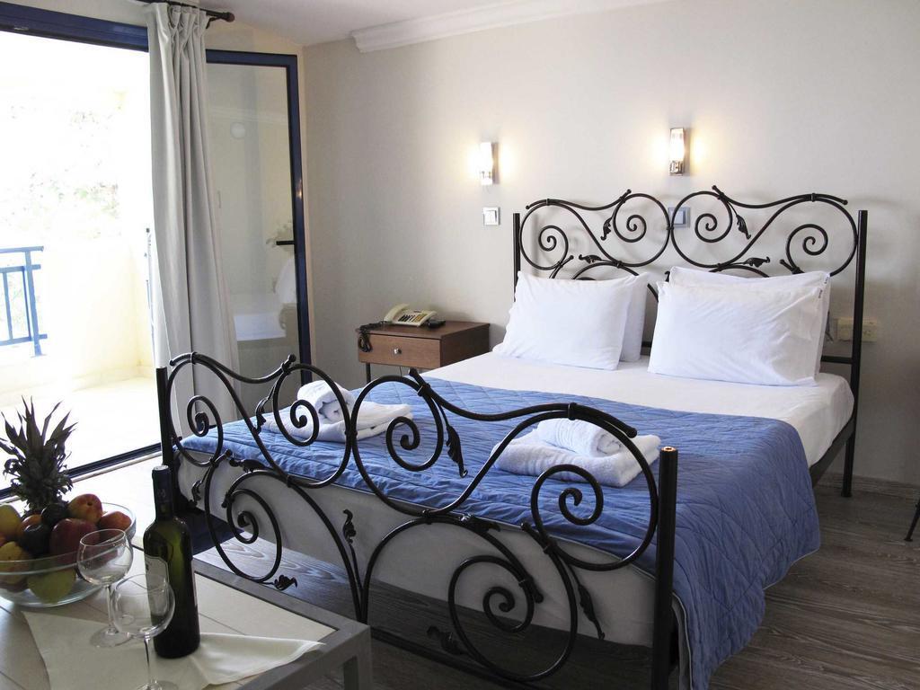 קריופיגי Hotel Azur מראה חיצוני תמונה