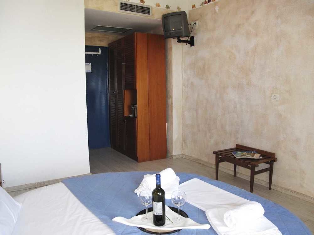קריופיגי Hotel Azur מראה חיצוני תמונה